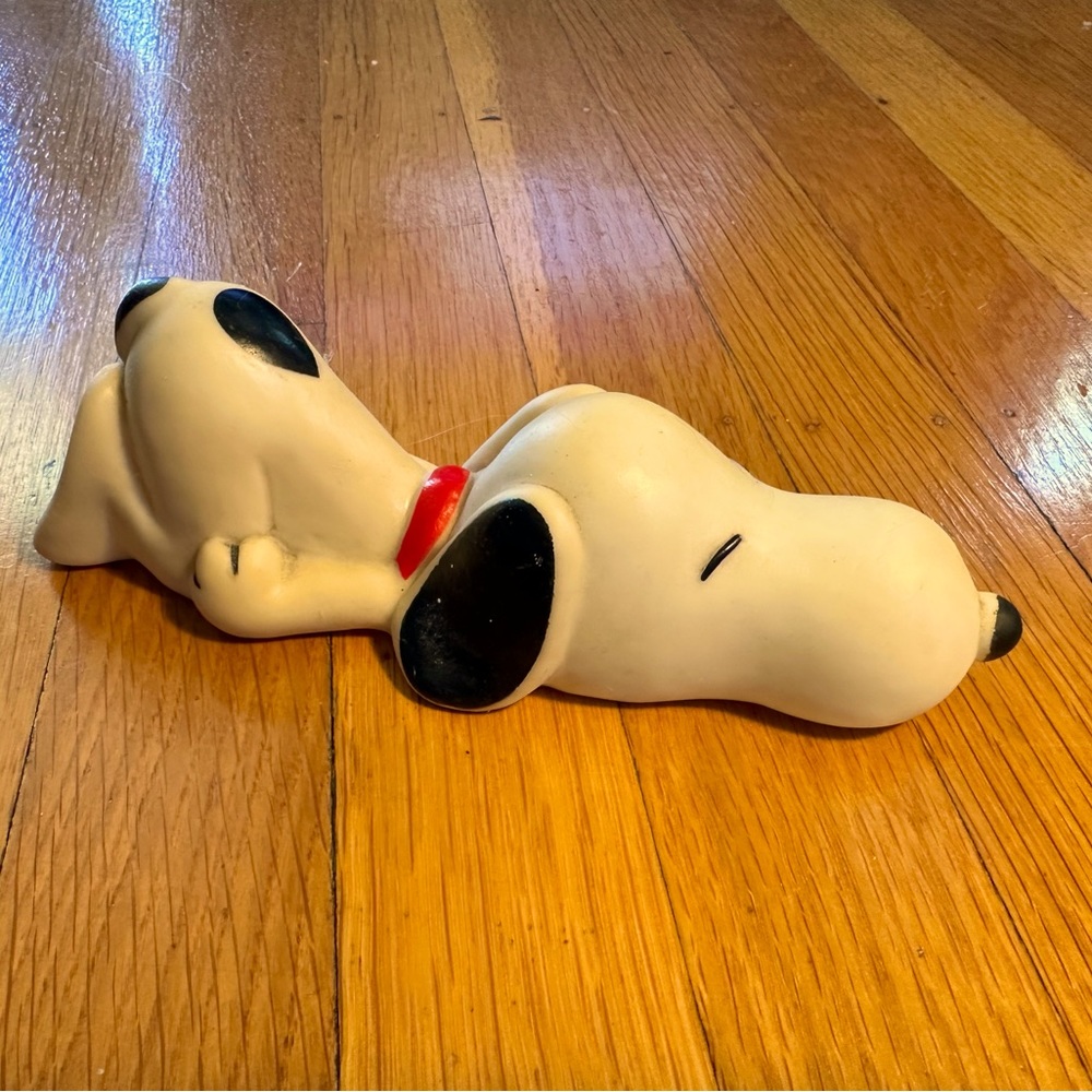 Vintage 1966 Peanuts Sleeping Snoopy Squeaky Toy - great condition